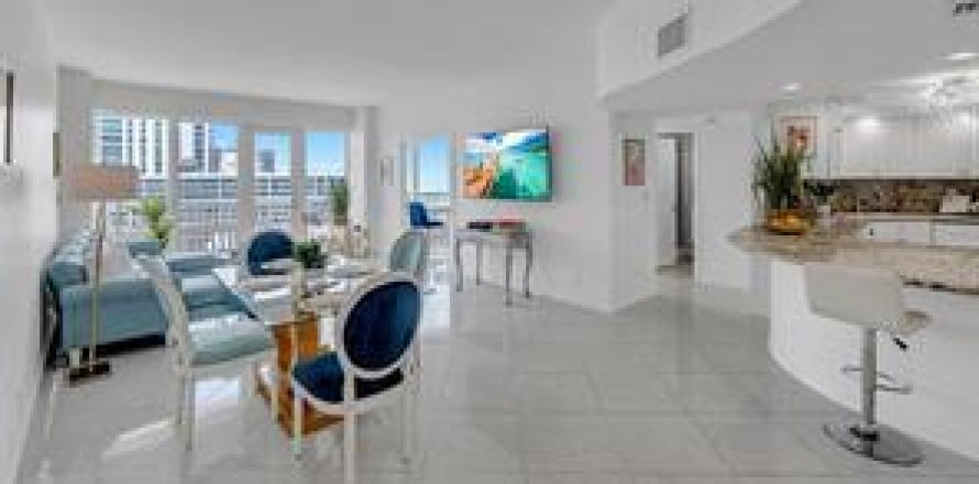 Condominio en Fort Lauderdale, Florida, 2 dormitorios  № 2085398