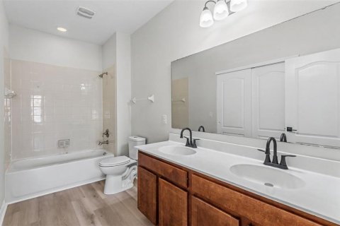 Townhouse in Poinciana, Florida 4 bedrooms, 177.07 sq.m. № 2303213 - photo 13