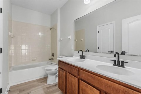 Townhouse in Poinciana, Florida 4 bedrooms, 177.07 sq.m. № 2303213 - photo 16