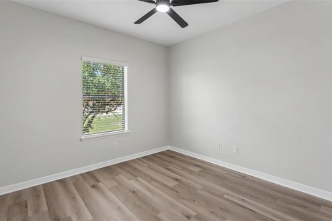 Townhouse in Poinciana, Florida 4 bedrooms, 177.07 sq.m. № 2303213 - photo 14