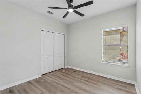 Townhouse in Poinciana, Florida 4 bedrooms, 177.07 sq.m. № 2303213 - photo 17