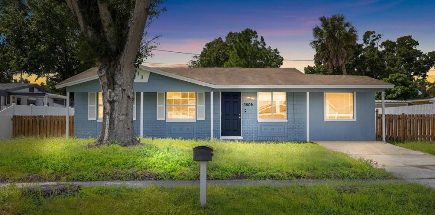 Villa ou maison à Tampa, Floride 3 chambres, 101.64 m2 № 2408192