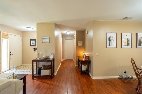 House in Winter Haven, Florida 2 bedrooms, 118.73 sq.m. № 2214344 - photo 7