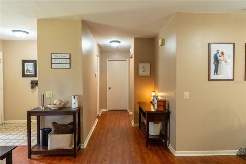 House in Winter Haven, Florida 2 bedrooms, 118.73 sq.m. № 2214344 - photo 8