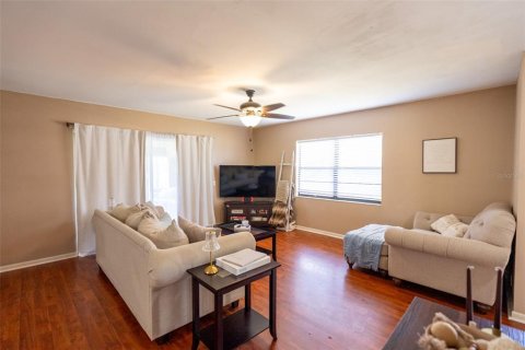 House in Winter Haven, Florida 2 bedrooms, 118.73 sq.m. № 2214344 - photo 9
