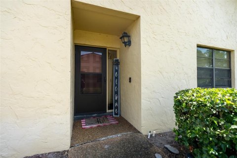 House in Winter Haven, Florida 2 bedrooms, 118.73 sq.m. № 2214344 - photo 2