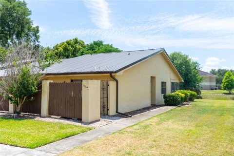 House in Winter Haven, Florida 2 bedrooms, 118.73 sq.m. № 2214344