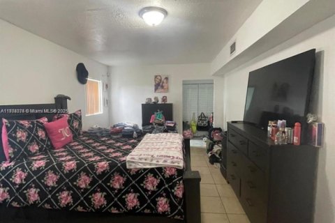 Villa ou maison à louer à Hollywood, Floride: 3 chambres, 181.35 m2 № 1966223 - photo 10