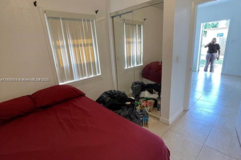 Villa ou maison à louer à Hollywood, Floride: 3 chambres, 181.35 m2 № 1966223 - photo 9