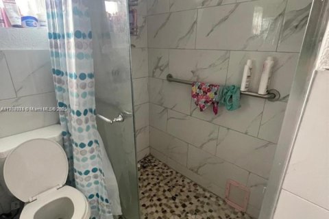 Villa ou maison à louer à Hollywood, Floride: 3 chambres, 181.35 m2 № 1966223 - photo 11