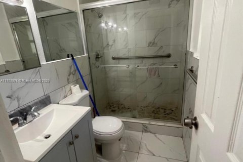 Villa ou maison à louer à Hollywood, Floride: 3 chambres, 181.35 m2 № 1966223 - photo 8