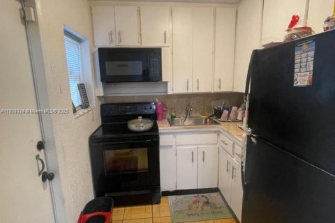 Villa ou maison à louer à Hollywood, Floride: 3 chambres, 181.35 m2 № 1966223 - photo 6