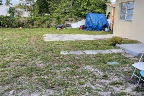 Villa ou maison à louer à Hollywood, Floride: 3 chambres, 181.35 m2 № 1966223 - photo 2