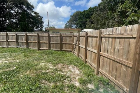 Villa ou maison à louer à Hollywood, Floride: 3 chambres, 181.35 m2 № 1966223 - photo 3