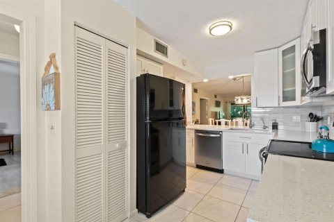 Купить кондоминиум в Бойнтон-Бич, Флорида 5 комнат, 111.95м2, № 2084079 - фото 4