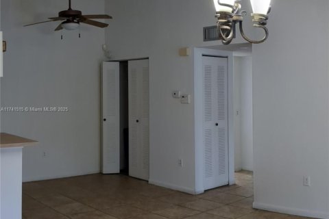Купить кондоминиум в Майами, Флорида 1 спальня, 60.39м2, № 1716233 - фото 11