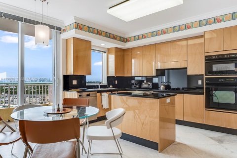 Condo in Key Biscayne, Florida, 2 bedrooms  № 2042106 - photo 10