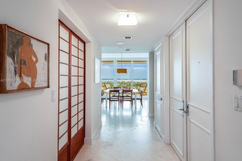 Condo in Key Biscayne, Florida, 2 bedrooms  № 2042106 - photo 8