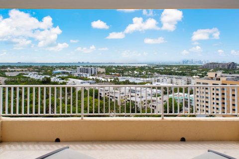 Condo in Key Biscayne, Florida, 2 bedrooms  № 2042106 - photo 12
