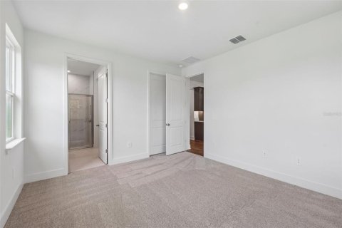 House in Apopka, Florida 4 bedrooms, 170.85 sq.m. № 2314600 - photo 3