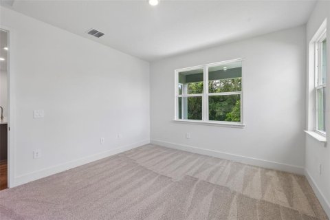House in Apopka, Florida 4 bedrooms, 170.85 sq.m. № 2314600 - photo 4