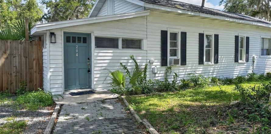 Duplex in Leesburg, Florida 4 bedrooms, 203.08 sq.m. № 2364120