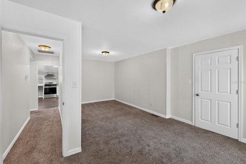 Duplex in Leesburg, Florida 4 bedrooms, 203.08 sq.m. № 2364120 - photo 21