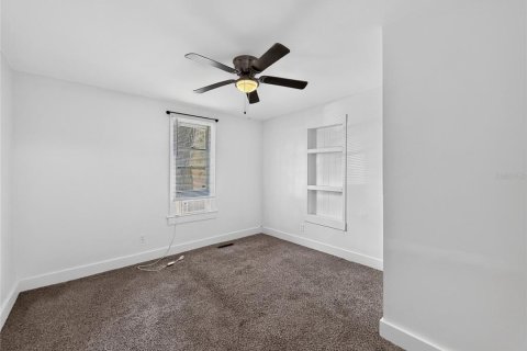 Duplex in Leesburg, Florida 4 bedrooms, 203.08 sq.m. № 2364120 - photo 16