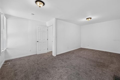Duplex in Leesburg, Florida 4 bedrooms, 203.08 sq.m. № 2364120 - photo 22