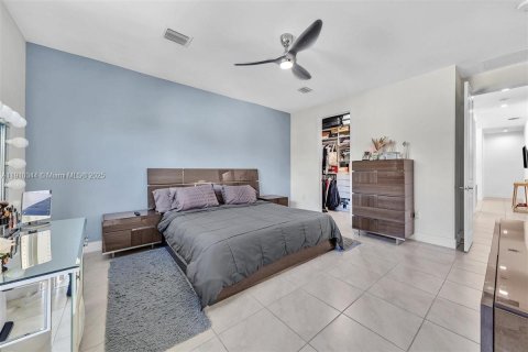 House in Doral, Florida 4 bedrooms, 265.98 sq.m. № 2013485 - photo 25