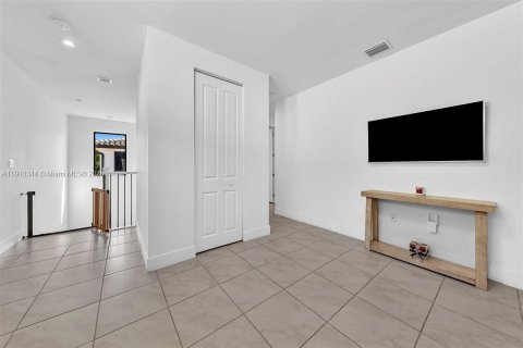 House in Doral, Florida 4 bedrooms, 265.98 sq.m. № 2013485 - photo 27