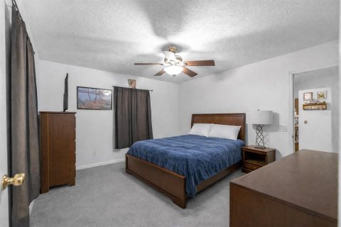 House in Ocala, Florida 3 bedrooms, 225.47 sq.m. № 2110875 - photo 11