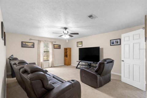 House in Ocala, Florida 3 bedrooms, 225.47 sq.m. № 2110875 - photo 9