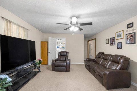 House in Ocala, Florida 3 bedrooms, 225.47 sq.m. № 2110875 - photo 10