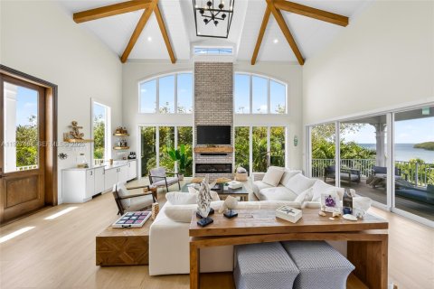 Villa ou maison à louer à Tavernier, Floride: 6 chambres, 381.64 m2 № 2046408 - photo 11