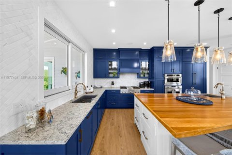 Villa ou maison à louer à Tavernier, Floride: 6 chambres, 381.64 m2 № 2046408 - photo 19