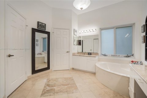 Casa en venta en Pembroke Pines, Florida, 4 dormitorios, 267.56 m2 № 1790192 - foto 27