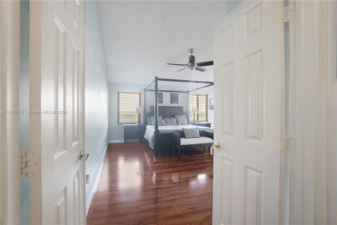 Casa en venta en Pembroke Pines, Florida, 4 dormitorios, 267.56 m2 № 1790192 - foto 25
