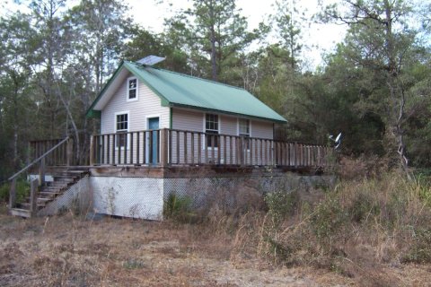 House in Crestview, Florida 1 bedroom, 70.61 sq.m. № 561989 - photo 1