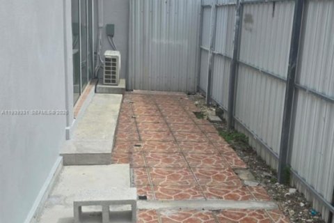 Снять в аренду квартиру в Хайалиа, Флорида 2 спальни, № 1997263 - фото 21