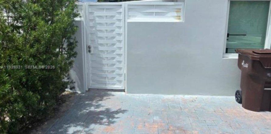 Квартира в Хайалиа, Флорида 2 спальни № 1997263