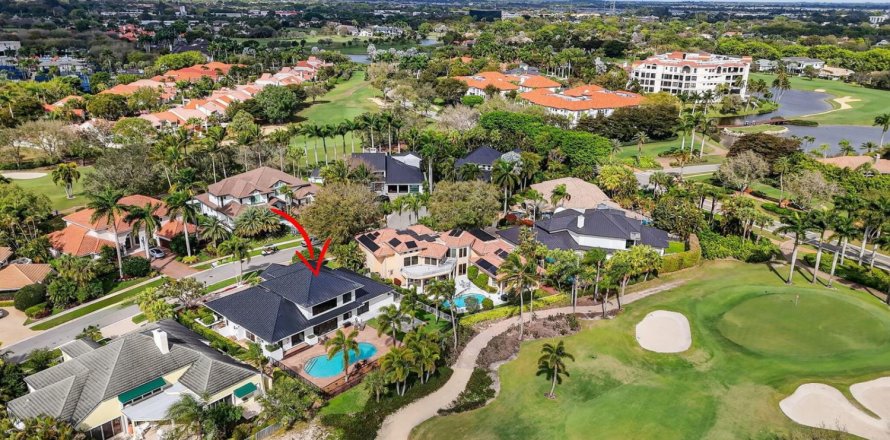 House in Boca Raton, Florida 4 bedrooms, 406.73 sq.m. № 2241233