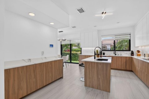 House in Boca Raton, Florida 4 bedrooms, 406.73 sq.m. № 2241233 - photo 12