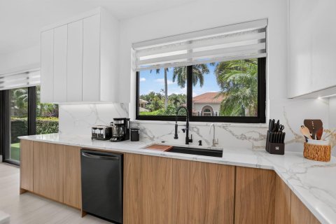 House in Boca Raton, Florida 4 bedrooms, 406.73 sq.m. № 2241233 - photo 7