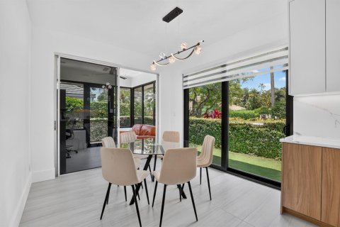 House in Boca Raton, Florida 4 bedrooms, 406.73 sq.m. № 2241233 - photo 11