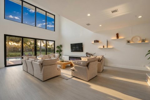 House in Boca Raton, Florida 4 bedrooms, 406.73 sq.m. № 2241233 - photo 3