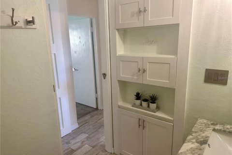 House in Sarasota, Florida 3 bedrooms, 205.69 sq.m. № 1551986 - photo 22
