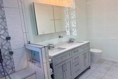 House in Sarasota, Florida 3 bedrooms, 205.69 sq.m. № 1551986 - photo 15