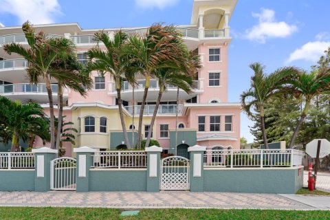 Adosado en Deerfield Beach, Florida 3 dormitorios, 216.18 m2 № 2188758