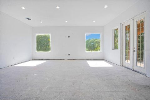 House in Polk City, Florida 4 bedrooms, 457.36 sq.m. № 2102499 - photo 15